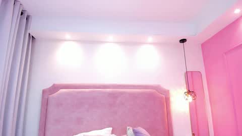 Snapshot of sophiawhite__ chatting on 03.07.25 SOPHIA online show from 03.07.25