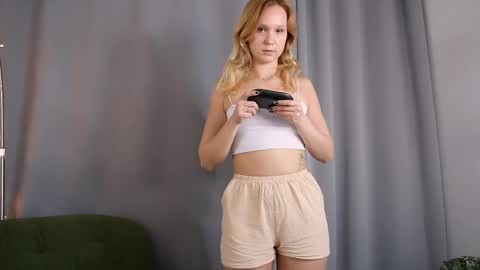 Snapshot of sophie_blossom_ chatting on 04.25.26 Sophia online show from 04.25.26