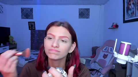 Snapshot of sophie_dolly_ chatting on 06.02.26 sophie doll online show from 06.02.26