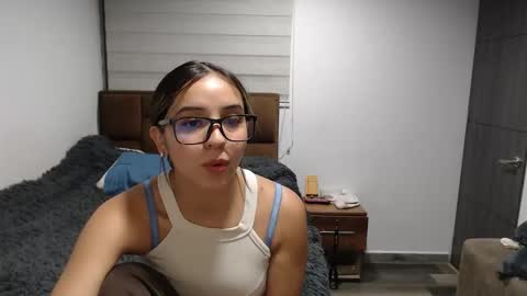 Snapshot of sophie_fox2 chatting on 05.21.26 sophie_fox2 online show from 05.21.26