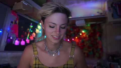 Snapshot of sophie_lovely chatting on 03.10.25 derpy derpington online show from 03.10.25