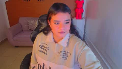 Snapshot of sophie_t_ chatting on 12.21.24 Sofia online show from 12.21.24