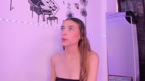 Snapshot of sophie_vega1 chatting on 07.13.26 Sophie online show from 07.13.26