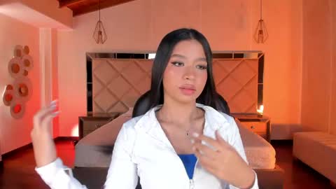 Sophie Houston online show from 04.24.26