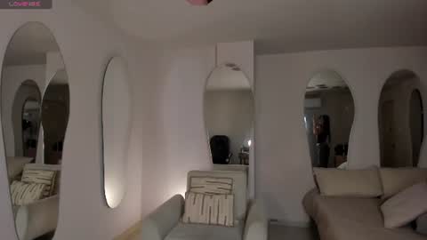 Sophie Houston online show from 06.25.26