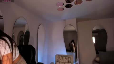 Sophie Houston online show from 07.05.26
