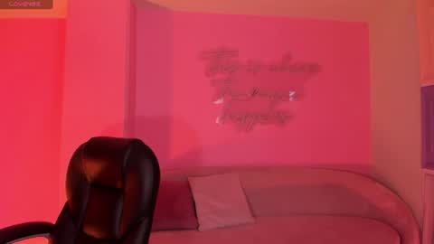 Sophie Houston online show from 07.07.26