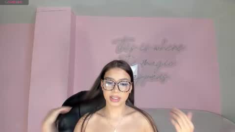 Sophie Houston online show from 07.08.26