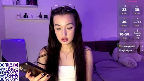 Snapshot of sophielainee chatting on 05.21.26 citygirl my face is 10 my body tea everything on me natural im petiteee online show from 05.21.26