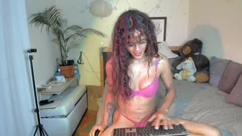 Snapshot of sophielondono21 chatting on 01.20.25 SofiTrans21 online show from 01.20.25