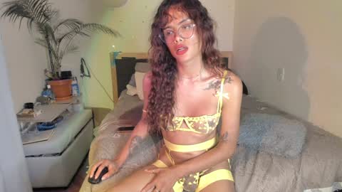 Snapshot of sophielondono21 chatting on 01.23.25 SofiTrans21 online show from 01.23.25