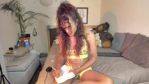 Snapshot of sophielondono21 chatting on 01.24.25 SofiTrans21 online show from 01.24.25