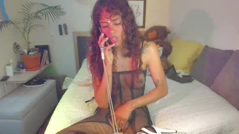 Snapshot of sophielondono21 chatting on 09.19.25 SofiTrans21 online show from 09.19.25