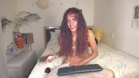 Snapshot of sophielondono21 chatting on 12.03.25 SofiTrans21 online show from 12.03.25