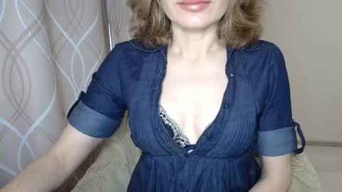 Snapshot of sophiemisss chatting on 10.13.25 Sophiemisss online show from 10.13.25
