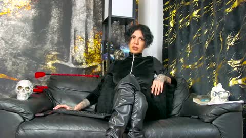 Snapshot of sophiepriestess chatting on 12.04.24 SophiePriestess online show from 12.04.24