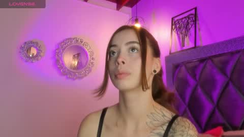 Snapshot of sophiia_gomezz_ chatting on 12.30.24 sophi online show from 12.30.24