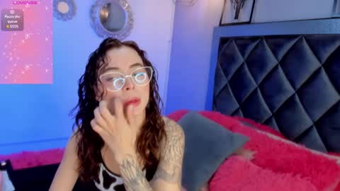 Snapshot of sophiia_gomezz_ chatting on 01.06.25 sophi online show from 01.06.25