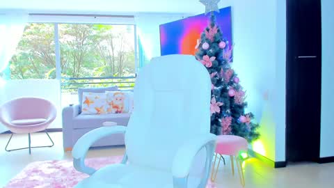 Snapshot of sophijonnes chatting on 12.12.24 YULITZA online show from 12.12.24