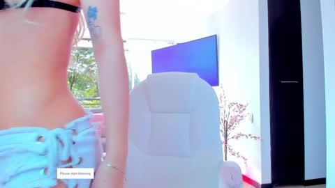 Snapshot of sophijonnes chatting on 01.30.25 YULITZA online show from 01.30.25