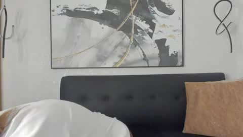 Snapshot of sophimariin chatting on 04.29.26 Sophi online show from 04.29.26