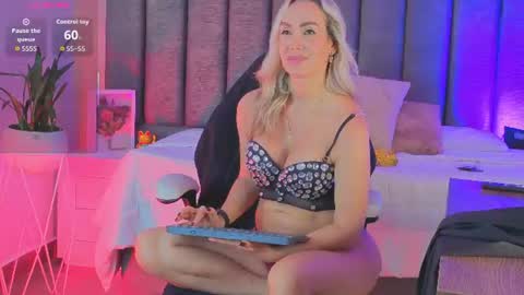 Snapshot of sophimariin chatting on 07.20.26 Sophi online show from 07.20.26