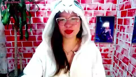 Snapshot of soralily chatting on 07.28.26 soralily online show from 07.28.26