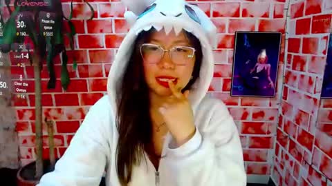 Snapshot of soralily chatting on 07.28.26 soralily online show from 07.28.26