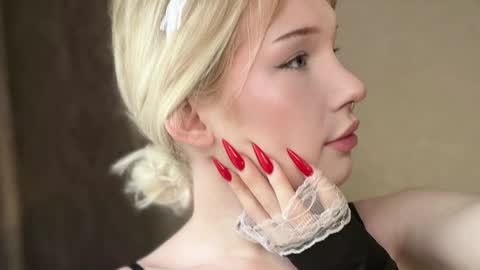 Snapshot of soska_albinosk chatting on 05.19.26 soska_albinosk online show from 05.19.26