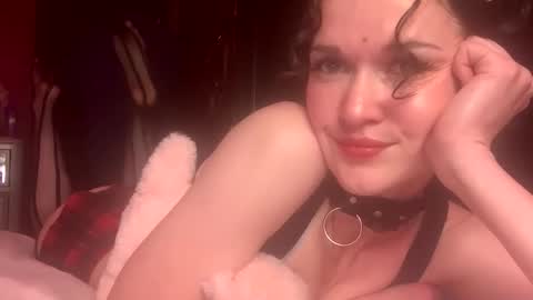 Honey Suckle online show from 09.30.25