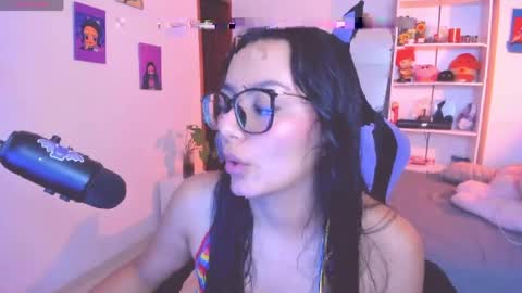 Snapshot of soy___lili chatting on 04.23.26 Lili online show from 04.23.26