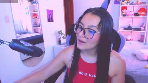 Snapshot of soy___lili chatting on 04.30.26 Lili online show from 04.30.26
