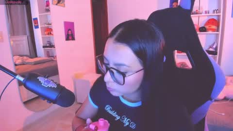 Snapshot of soy___lili chatting on 05.16.26 Lili online show from 05.16.26