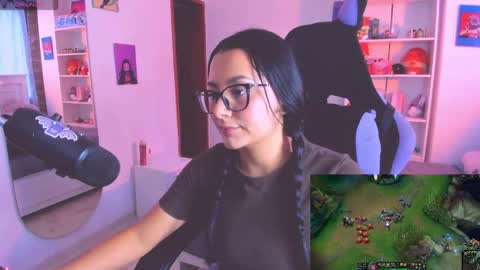 Snapshot of soy___lili chatting on 05.28.26 Lili online show from 05.28.26