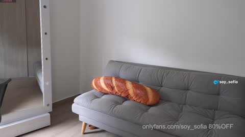 Snapshot of soy_sofia chatting on 10.08.25 100 explicit here online show from 10.08.25