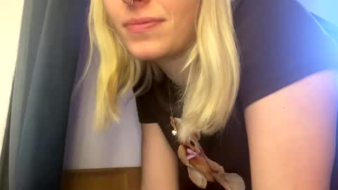 Snapshot of spacegirl42o chatting on 12.28.24 Spacegirl online show from 12.28.24