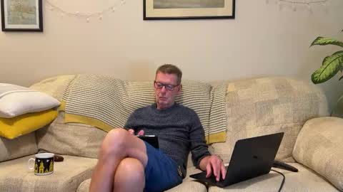 Snapshot of spaceman_fun chatting on 10.26.25 spaceman_fun online show from 10.26.25