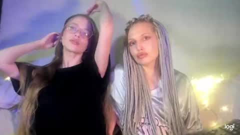 Viki and Chloe online show from 07.11.26