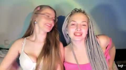 Viki and Chloe online show from 07.26.26