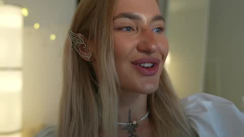 Snapshot of sparks__daisy chatting on 12.03.24 DAISY online show from 12.03.24