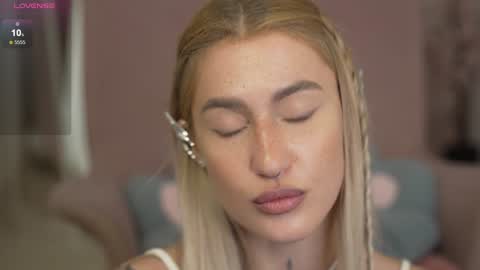 Snapshot of sparks__daisy chatting on 12.17.24 DAISY online show from 12.17.24