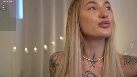 Snapshot of sparks__daisy chatting on 12.20.24 DAISY online show from 12.20.24