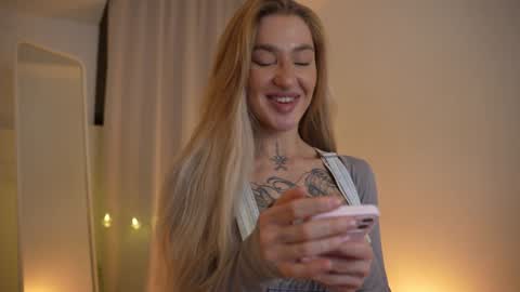 Snapshot of sparks__daisy chatting on 01.15.25 DAISY online show from 01.15.25