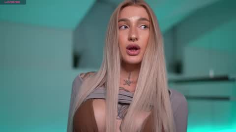 Snapshot of sparks__daisy chatting on 02.22.25 DAISY online show from 02.22.25