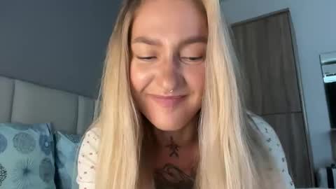 Snapshot of sparks__daisy chatting on 09.11.25 DAISY online show from 09.11.25