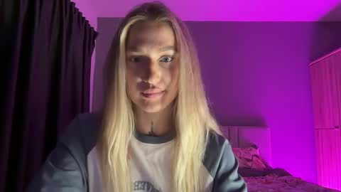 Snapshot of sparks__daisy chatting on 10.05.25 DAISY online show from 10.05.25