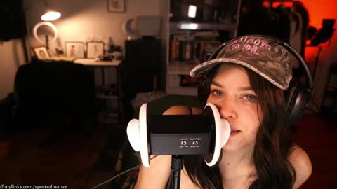 Snapshot of spectralmatter chatting on 03.05.26 m online show from 03.05.26