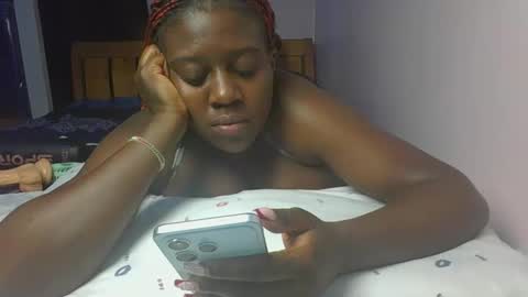 Snapshot of spicy_cherrie chatting on 04.15.26 cherrie online show from 04.15.26