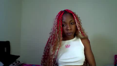 Snapshot of spicyshante chatting on 10.15.25 Shante online show from 10.15.25