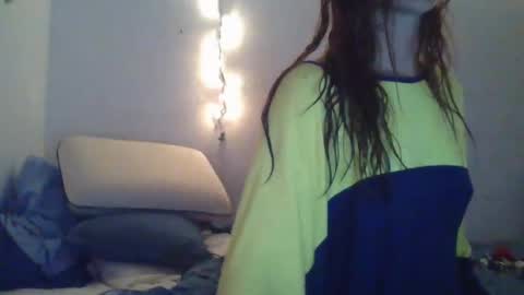 Snapshot of spinwithus chatting on 01.04.25 Rose online show from 01.04.25